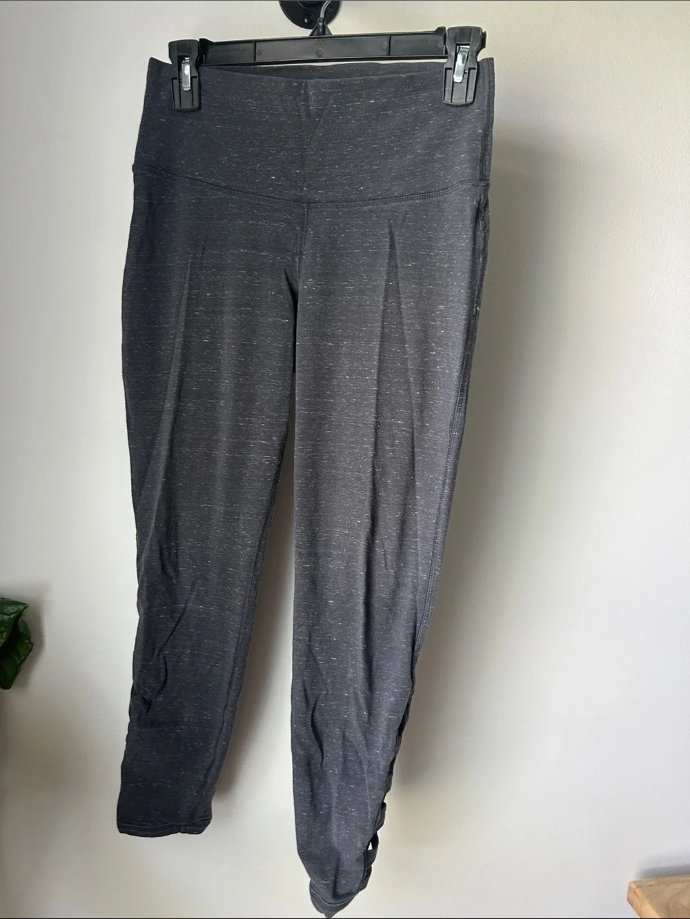 Old Navy Active Heather Charcoal Leggings with Side cutout
